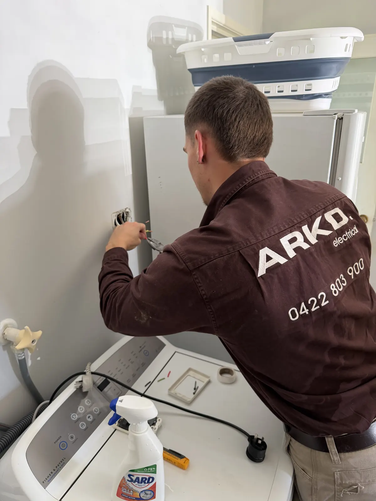 ARKD electrician wiring an appliance circuit at a Brisbane residence